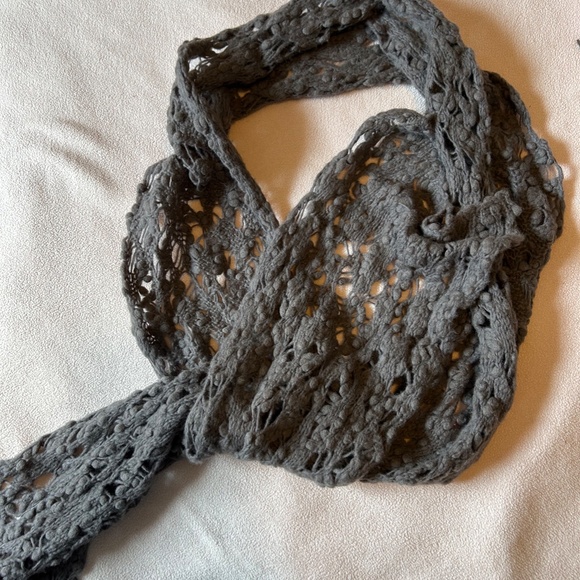 Eileen Fisher | Wool scarf | Grey | Loose crochet - Picture 4 of 5